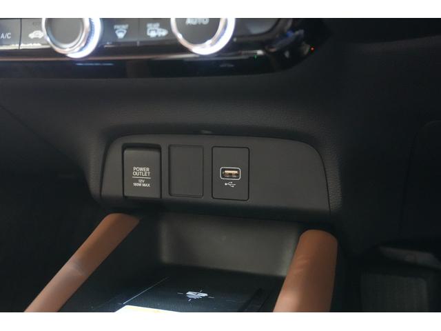 フィット ｅ：ＨＥＶリュクス　ホンダセンシング　横滑り防止装置　障害物センサー　ドライブレコーダー　ナビ　バックカメラ　ＥＴＣ　ワイヤレス充電器　ＬＥＤヘッドライト　ステアリングヒーター　アルミホイール　スマートキー（27枚目）