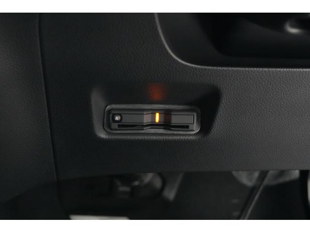 フィット ｅ：ＨＥＶリュクス　ホンダセンシング　横滑り防止装置　障害物センサー　ドライブレコーダー　ナビ　バックカメラ　ＥＴＣ　ワイヤレス充電器　ＬＥＤヘッドライト　ステアリングヒーター　アルミホイール　スマートキー（29枚目）