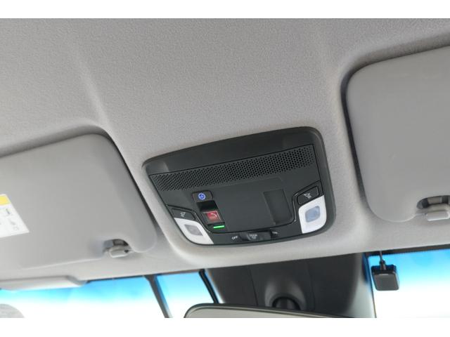 フィット ｅ：ＨＥＶリュクス　ホンダセンシング　横滑り防止装置　障害物センサー　ドライブレコーダー　ナビ　バックカメラ　ＥＴＣ　ワイヤレス充電器　ＬＥＤヘッドライト　ステアリングヒーター　アルミホイール　スマートキー（30枚目）