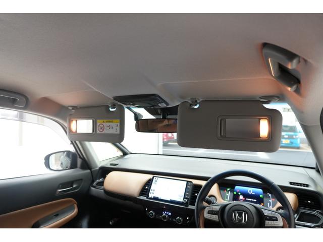 フィット ｅ：ＨＥＶリュクス　ホンダセンシング　横滑り防止装置　障害物センサー　ドライブレコーダー　ナビ　バックカメラ　ＥＴＣ　ワイヤレス充電器　ＬＥＤヘッドライト　ステアリングヒーター　アルミホイール　スマートキー（31枚目）