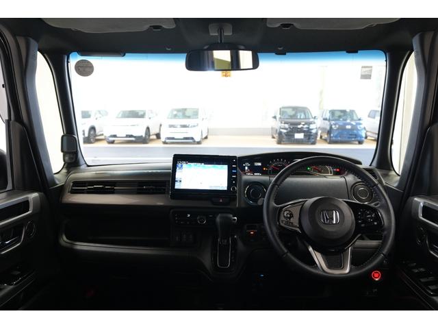 Ｎ－ＢＯＸカスタム Ｌターボスタイル＋ブラック　ホンダセンシング　横滑り防止装置　障害物センサー　４ＷＤ　ターボ　ナビ　バックカメラ　ＥＴＣ　充電用ＵＳＢジャック　パワースライドドア　シートヒーター　アルミホイール（12枚目）