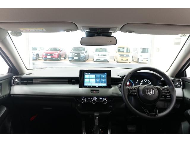 ヴェゼル ｅ：ＨＥＶＸ・ＨｕＮＴパッケージ　元試乗車　ホンダセンシング　障害物センサー　横滑り防止装置　ナビ　バックカメラ　本革巻ステアリング　ルーフレール　クルーズコントロール　アルミホイール　スマートキー（12枚目）