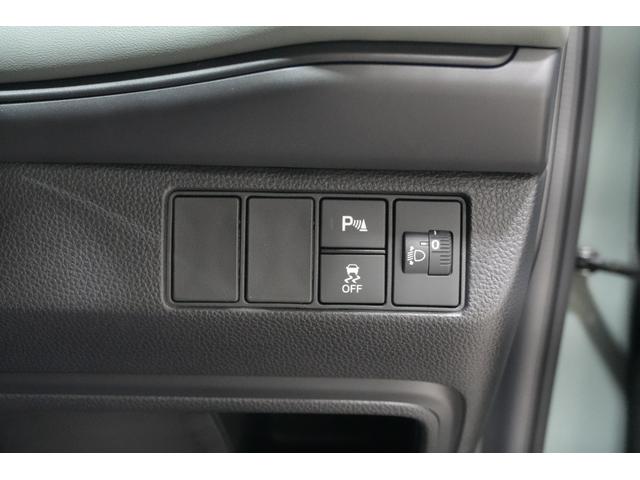 ヴェゼル ｅ：ＨＥＶＸ・ＨｕＮＴパッケージ　元試乗車　ホンダセンシング　障害物センサー　横滑り防止装置　ナビ　バックカメラ　本革巻ステアリング　ルーフレール　クルーズコントロール　アルミホイール　スマートキー（32枚目）