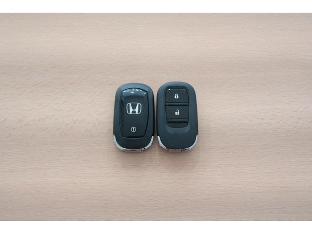 ヴェゼル ｅ：ＨＥＶＸ・ＨｕＮＴパッケージ　元試乗車　ホンダセンシング　障害物センサー　横滑り防止装置　ナビ　バックカメラ　本革巻ステアリング　ルーフレール　クルーズコントロール　アルミホイール　スマートキー（35枚目）