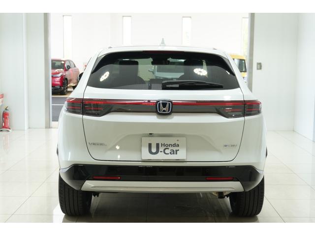 ヴェゼル ｅ：ＨＥＶＺ　ホンダセンシング　障害物センサー　横滑り防止装置　ナビ　バックカメラ　ＥＴＣ　ブラインドスポットインフォメーション　後退出庫サポート　シートヒーター　本革巻ステアリング　アルミホイール（7枚目）