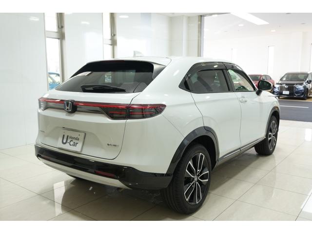 ヴェゼル ｅ：ＨＥＶＺ　ホンダセンシング　障害物センサー　横滑り防止装置　ナビ　バックカメラ　ＥＴＣ　ブラインドスポットインフォメーション　後退出庫サポート　シートヒーター　本革巻ステアリング　アルミホイール（8枚目）