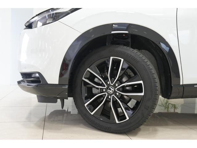 ヴェゼル ｅ：ＨＥＶＺ　ホンダセンシング　障害物センサー　横滑り防止装置　ナビ　バックカメラ　ＥＴＣ　ブラインドスポットインフォメーション　後退出庫サポート　シートヒーター　本革巻ステアリング　アルミホイール（10枚目）