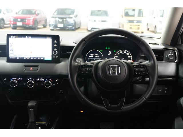 ヴェゼル ｅ：ＨＥＶＺ　ホンダセンシング　障害物センサー　横滑り防止装置　ナビ　バックカメラ　ＥＴＣ　ブラインドスポットインフォメーション　後退出庫サポート　シートヒーター　本革巻ステアリング　アルミホイール（11枚目）