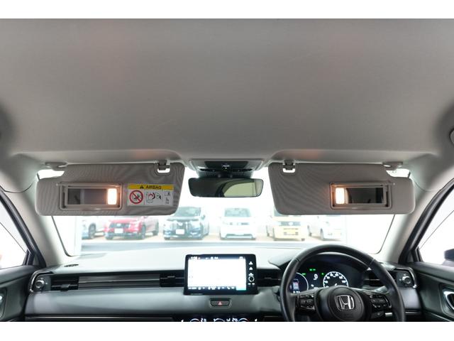 ヴェゼル ｅ：ＨＥＶＺ　ホンダセンシング　障害物センサー　横滑り防止装置　ナビ　バックカメラ　ＥＴＣ　ブラインドスポットインフォメーション　後退出庫サポート　シートヒーター　本革巻ステアリング　アルミホイール（13枚目）