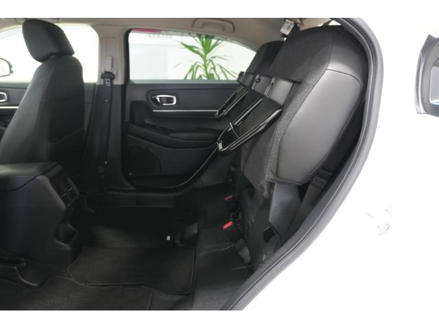 ヴェゼル ｅ：ＨＥＶＺ　ホンダセンシング　障害物センサー　横滑り防止装置　ナビ　バックカメラ　ＥＴＣ　ブラインドスポットインフォメーション　後退出庫サポート　シートヒーター　本革巻ステアリング　アルミホイール（17枚目）