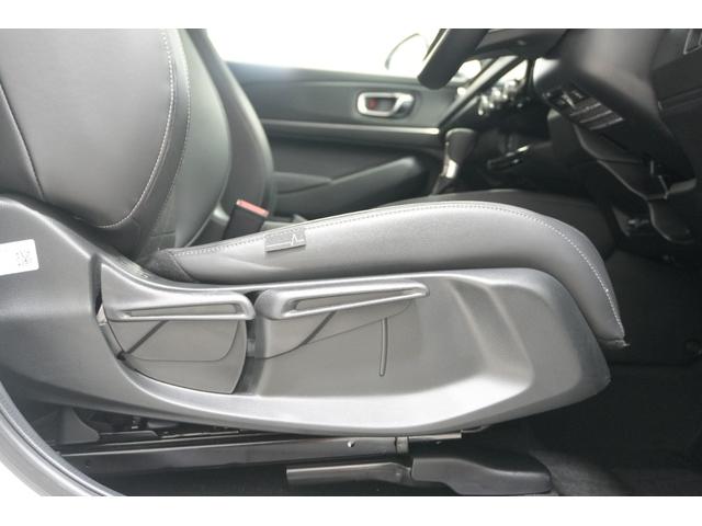 ヴェゼル ｅ：ＨＥＶＺ　ホンダセンシング　障害物センサー　横滑り防止装置　ナビ　バックカメラ　ＥＴＣ　ブラインドスポットインフォメーション　後退出庫サポート　シートヒーター　本革巻ステアリング　アルミホイール（20枚目）