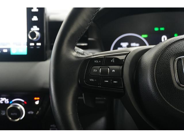 ヴェゼル ｅ：ＨＥＶＺ　ホンダセンシング　障害物センサー　横滑り防止装置　ナビ　バックカメラ　ＥＴＣ　ブラインドスポットインフォメーション　後退出庫サポート　シートヒーター　本革巻ステアリング　アルミホイール（21枚目）