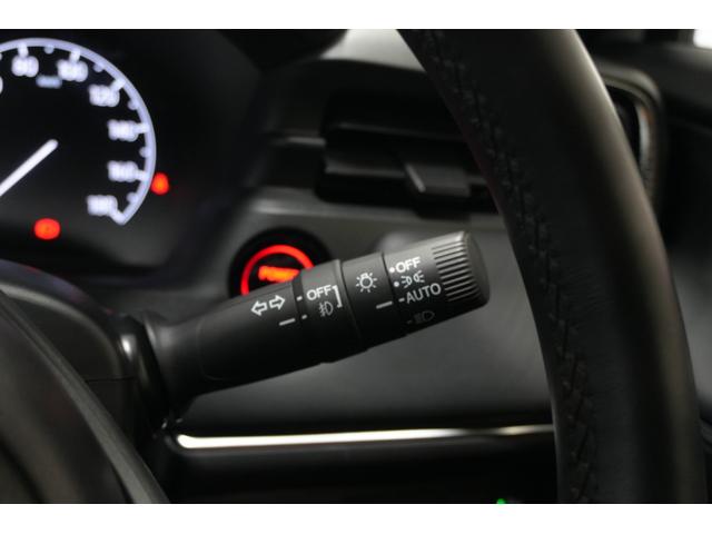 ヴェゼル ｅ：ＨＥＶＺ　ホンダセンシング　障害物センサー　横滑り防止装置　ナビ　バックカメラ　ＥＴＣ　ブラインドスポットインフォメーション　後退出庫サポート　シートヒーター　本革巻ステアリング　アルミホイール（24枚目）