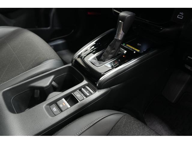 ヴェゼル ｅ：ＨＥＶＺ　ホンダセンシング　障害物センサー　横滑り防止装置　ナビ　バックカメラ　ＥＴＣ　ブラインドスポットインフォメーション　後退出庫サポート　シートヒーター　本革巻ステアリング　アルミホイール（29枚目）