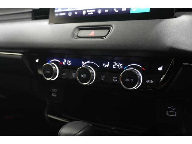 ヴェゼル ｅ：ＨＥＶＺ　ホンダセンシング　障害物センサー　横滑り防止装置　ナビ　バックカメラ　ＥＴＣ　ブラインドスポットインフォメーション　後退出庫サポート　シートヒーター　本革巻ステアリング　アルミホイール（30枚目）