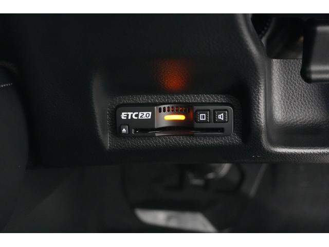 ヴェゼル ｅ：ＨＥＶＺ　ホンダセンシング　障害物センサー　横滑り防止装置　ナビ　バックカメラ　ＥＴＣ　ブラインドスポットインフォメーション　後退出庫サポート　シートヒーター　本革巻ステアリング　アルミホイール（31枚目）