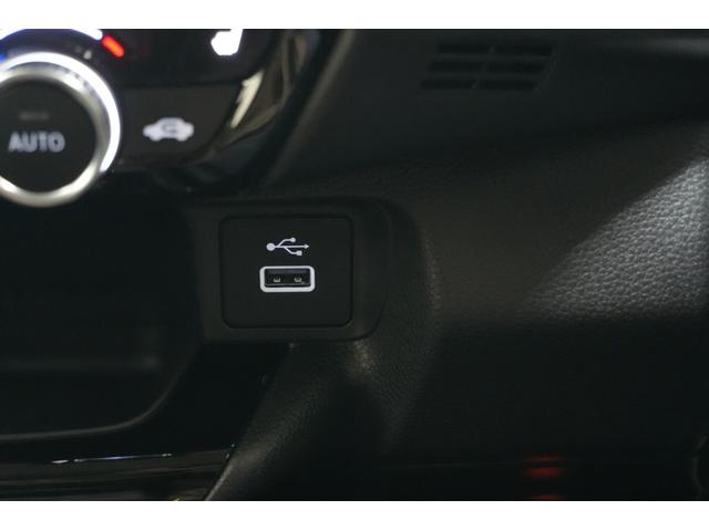 ヴェゼル ｅ：ＨＥＶＺ　ホンダセンシング　障害物センサー　横滑り防止装置　ナビ　バックカメラ　ＥＴＣ　ブラインドスポットインフォメーション　後退出庫サポート　シートヒーター　本革巻ステアリング　アルミホイール（32枚目）