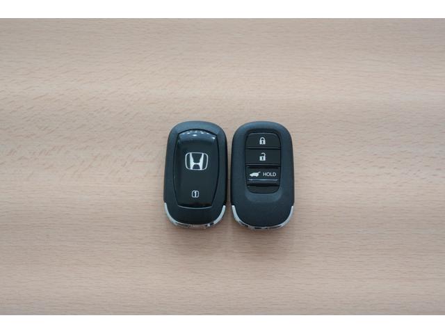 ヴェゼル ｅ：ＨＥＶＺ　ホンダセンシング　障害物センサー　横滑り防止装置　ナビ　バックカメラ　ＥＴＣ　ブラインドスポットインフォメーション　後退出庫サポート　シートヒーター　本革巻ステアリング　アルミホイール（34枚目）