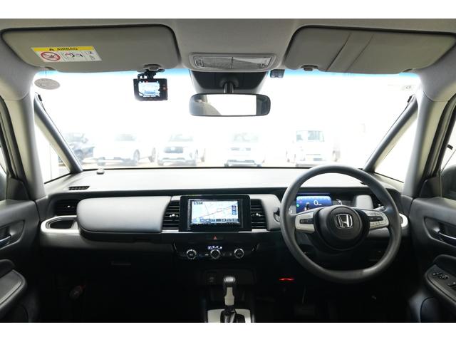 フィット ホーム　ホンダセンシング　障害物センサー　横滑り防止装置　ナビ　バックカメラ　ドライブレコーダー　ＥＴＣ　ＬＥＤヘッドライト　クルーズコントロール　アイドリングストップシステム　スマートキー（10枚目）