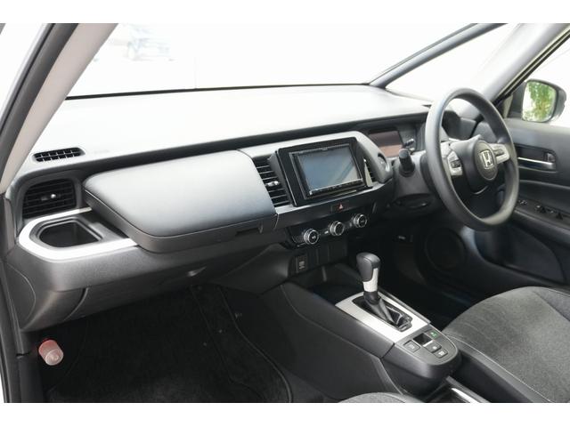 フィット ホーム　ホンダセンシング　障害物センサー　横滑り防止装置　ナビ　バックカメラ　ドライブレコーダー　ＥＴＣ　ＬＥＤヘッドライト　クルーズコントロール　アイドリングストップシステム　スマートキー（12枚目）