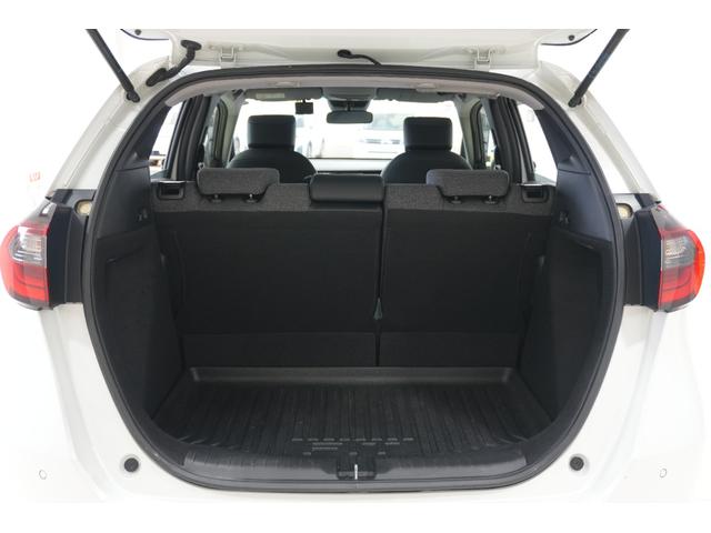 フィット ホーム　ホンダセンシング　障害物センサー　横滑り防止装置　ナビ　バックカメラ　ドライブレコーダー　ＥＴＣ　ＬＥＤヘッドライト　クルーズコントロール　アイドリングストップシステム　スマートキー（16枚目）