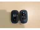 e:HEVZ ホンダセンシング ブラインドスポットインフォメーション アクティブドライビングビーム 後退出庫サポート ナビ ETC ワイヤレス充電器 シートヒーター マルチビューカメラシステム アルミホイール(40枚目)