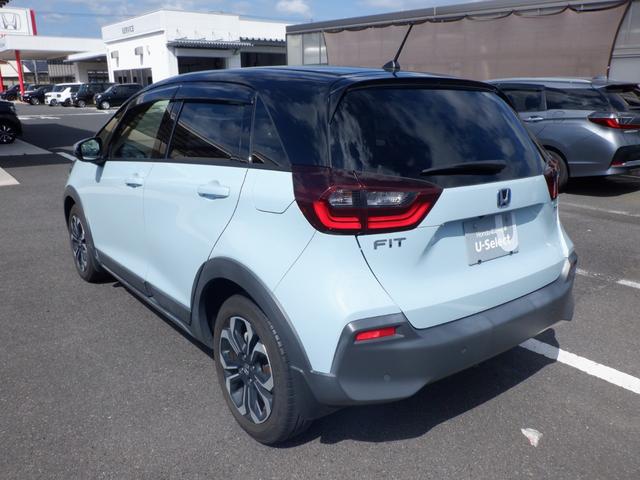 フィット ｅ：ＨＥＶクロスター　衝突回避システム　１オーナー　フルオートエアコン　前後センサー　ＬＥＤランプ　エアバッグ　サイドエアバック　地デジ　オートクルーズコントロール　ＶＳＡ　ＥＴＣ　バックカメラ（10枚目）