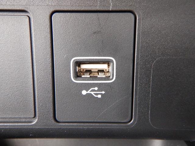 フィット ｅ：ＨＥＶＲＳ　エアバッグ　ナビ＆ＴＶ　パワーウィンドウ　助手席エアバッグ　フルセグテレビ　ＬＥＤヘッドランプ　セキュリティアラーム　フルオートエアコン　ＥＴＣ装備　スマートキ　ＤＶＤ再生　ＵＳＢ（26枚目）