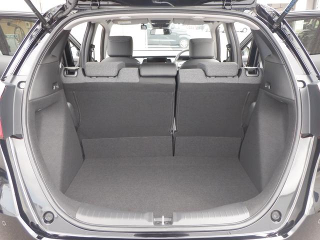 フィット ホーム　ＥＴＣ車載器　バックモニター　ＬＥＤ　フルセグＴＶ　スマートキー　クリアランスソナー　横滑り防止装置　クルコン　ＵＳＢ接続　アイドリングストップ　セキュリティアラーム　ＡＢＳ　４ＷＤ（20枚目）