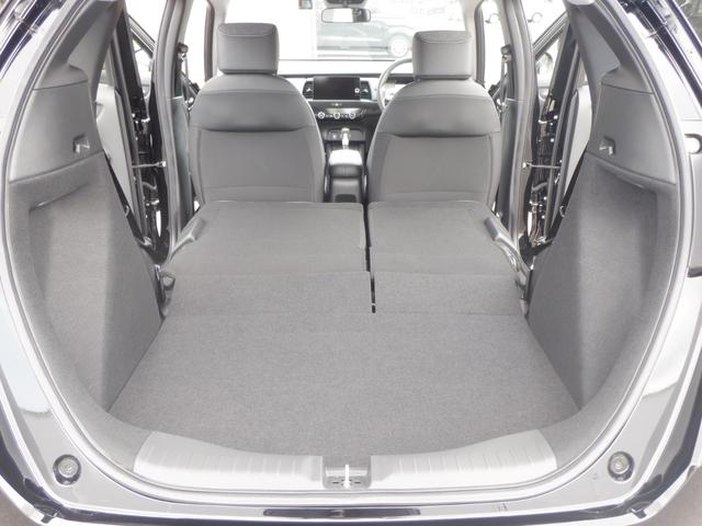 フィット ホーム　ＥＴＣ車載器　バックモニター　ＬＥＤ　フルセグＴＶ　スマートキー　クリアランスソナー　横滑り防止装置　クルコン　ＵＳＢ接続　アイドリングストップ　セキュリティアラーム　ＡＢＳ　４ＷＤ（21枚目）