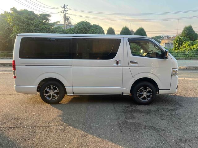 ハイエースバン ロングスーパーＧＬ　ダークプライムＳ　４ＷＤ　ドライブレコーダー　フロントカメラ　クリアランスソナー　レーンアシスト　衝突被害軽減システム　両側電動スライドドア　オートマチックハイビーム　オートライト　スマートキー　電動格納ミラー　ＡＴ（18枚目）