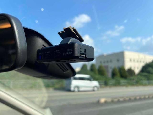 セレナ ライダー ドライブレコーダー ETC オートクルーズコントロール 衝突被害軽減システム 両側スライド・片側電動 オートライト スマートキー アイドリングストップ 電動格納ミラー 3列シート フルフラット(8枚目)