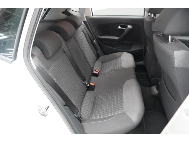 ポロ TSIコンフォートライン ナビ 地デジTV CDダイレクト録音 CD/DVDプレーヤー ETC ACC リヤビューカメラ 純正アルミホイール マニュアルエアコン ハロゲンヘッドライト 認定中古車(8枚目)