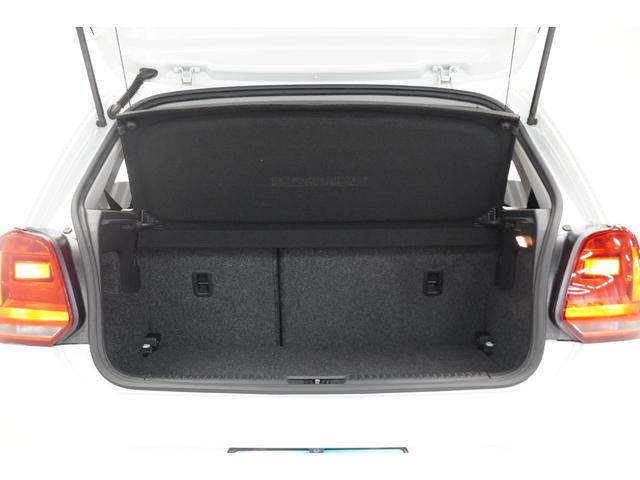 ポロ TSIコンフォートライン ナビ 地デジTV CDダイレクト録音 CD/DVDプレーヤー ETC ACC リヤビューカメラ 純正アルミホイール マニュアルエアコン ハロゲンヘッドライト 認定中古車(16枚目)