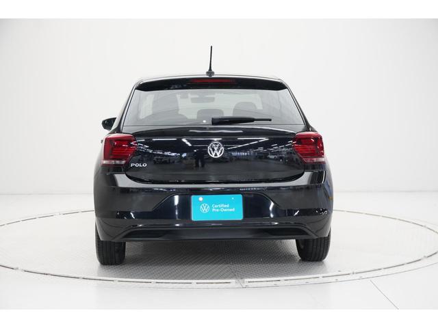 �y�����z�k�_�[�N�e�B���e�b�h�K���X�l�t���B�����̂u�v�G���u�����́A�o�b�N�J������������n�b�`�o�b�N���J���߂���ۂ̎����ɂ��Ȃ�܂��B