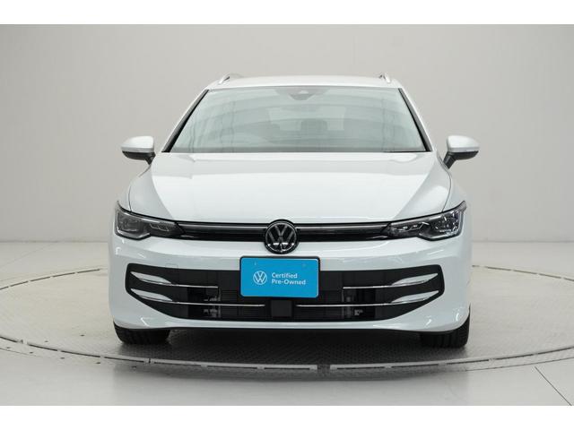 �y�t�����g�X�^�C���z���̃S���t�̐�����̃t�����g�f�U�C���́A�N���}�����C�h�ɖ����đ��݊��𐶂ݏo���Ă��܂��B