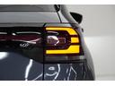 コの字型のテールランプの点灯が特徴的です。T-CrossのCにも見えますね。