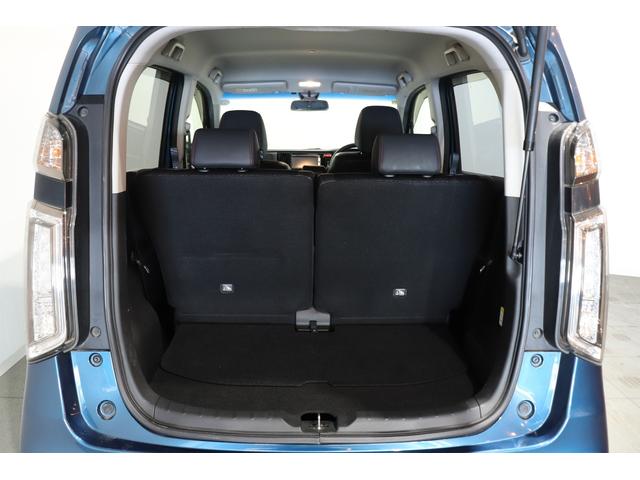 後ろから見た様子です。点検・整備はもちろんですが、車内のクリーニングもバッチリです！