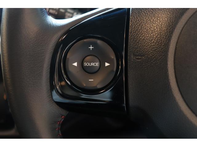 ハンドルからナビの音量操作などが可能です♪