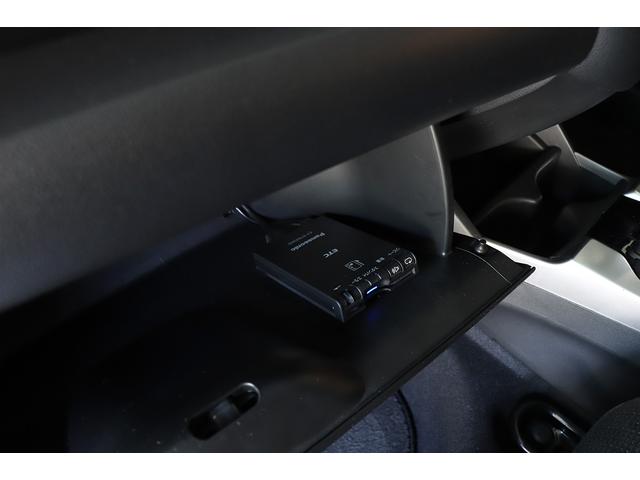 フィット 13G・Fパッケージ コンフォートエディション ETC/ナビ/バックカメラ/シートヒーター/TV/Bluetooth/CD/DVD/ワンオーナー/盗難防止装置/横滑り防止装置/アイドリングストップ(4枚目)