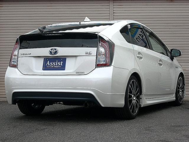 S ハイブリッド車 アイドリングストップ CVT ローダウン エアロ CD 15インチアルミホイール スマートキー セキュリティ 横滑り防止機能(3枚目)