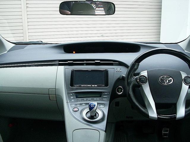 S ハイブリッド車 アイドリングストップ CVT ローダウン エアロ CD 15インチアルミホイール スマートキー セキュリティ 横滑り防止機能(8枚目)