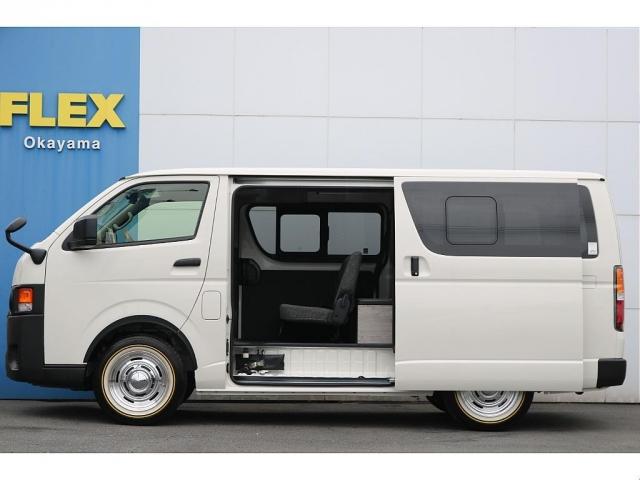 ハイエースバン ロングＤＸ　新車　ＤＸ　ガソリン２ＷＤ　４ナンバー　ウッドリム　ＲｅＣｌａｓｓｉｃ丸目一式　ブラックエディション　オーバーフェンダー　ＬＥＤテールランプ　ＢＩＧＸ１１インチＳＤナビ　ＥＴＣ　フォグランプ（7枚目）