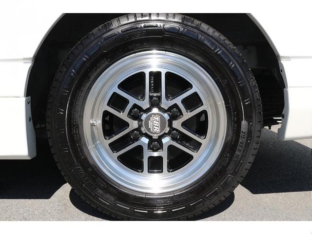 ハイエースバン スーパーＧＬ　ダークプライムＩＩ　Ｒ４年式　４ナンバー　ディーゼル４ＷＤ　モデリスタフルエアロ　ルーフスポイラー　オーバーフェンダー　ウインカーミラー　ＢＩＧＸ１１インチＳＤナビ　ＥＴＣ　レーダー探知機　シートカバー　ベッドキット（8枚目）