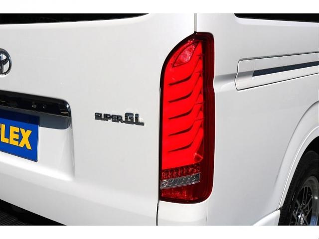 ハイエースバン スーパーＧＬ　ダークプライムＩＩ　Ｒ４年式　４ナンバー　ディーゼル４ＷＤ　モデリスタフルエアロ　ルーフスポイラー　オーバーフェンダー　ウインカーミラー　ＢＩＧＸ１１インチＳＤナビ　ＥＴＣ　レーダー探知機　シートカバー　ベッドキット（9枚目）