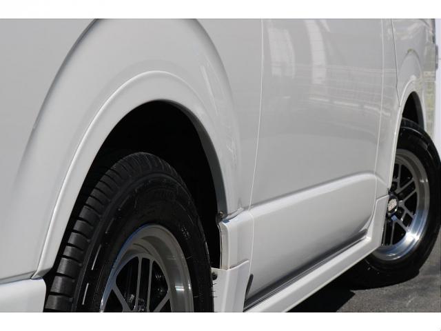 ハイエースバン スーパーＧＬ　ダークプライムＩＩ　Ｒ４年式　４ナンバー　ディーゼル４ＷＤ　モデリスタフルエアロ　ルーフスポイラー　オーバーフェンダー　ウインカーミラー　ＢＩＧＸ１１インチＳＤナビ　ＥＴＣ　レーダー探知機　シートカバー　ベッドキット（10枚目）