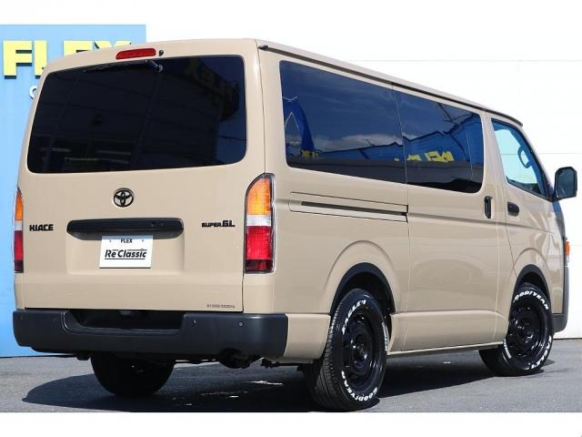 ハイエースバン スーパーＧＬ　ダークプライムＩＩ　Ｒ６年式　ベージュ　ガソリン２ＷＤ　Ｒｅ　Ｃｌａｓｓｉｃ　ブラックエディション　オーバーフェンダー　ＬＥＤテールランプ　７インチＳＤナビ　ＥＴＣ　リモートスタート　ベットキット　シートカバー（2枚目）