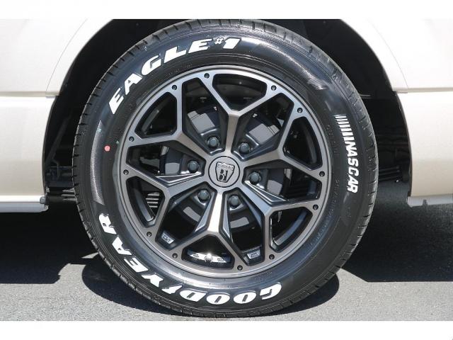 ハイエースワゴン グランドキャビン　新車　グランドキャビン　ノーマルレイアウト　ガソリン４ＷＤ　１インチローダウン　フロントスポイラー　オーバーフェンダー　ＢＩＧＸ１１インチＳＤナビ　後席モニター　ＥＴＣ　ベッドキット　シートカバー（7枚目）