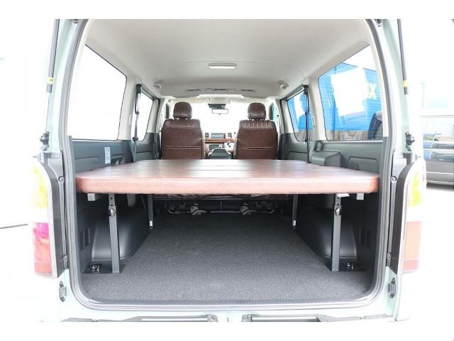 ハイエースバン ロングスーパーGL R7年式 アーバンカーキ ガソリン2WD Re Classic丸目 ブラックエディション フロントスポイラー オーバーフェンダー LEDテールランプ シートカバー ベッドキット インテリアパネル3点(5枚目)