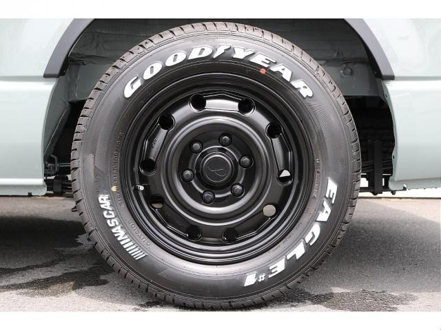 ハイエースバン ロングスーパーGL R7年式 アーバンカーキ ガソリン2WD Re Classic丸目 ブラックエディション フロントスポイラー オーバーフェンダー LEDテールランプ シートカバー ベッドキット インテリアパネル3点(10枚目)